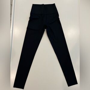 NWOT Aerie Offline Goals leggings, size Medium.